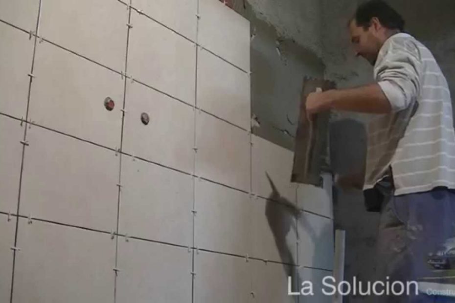 Guía para revestir un baño pequeño: materiales, pasos, diseño y consejos