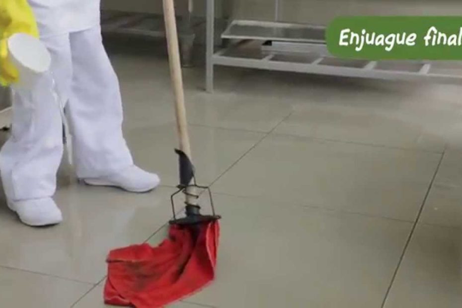 ¿Cómo limpiar y desinfectar el piso?