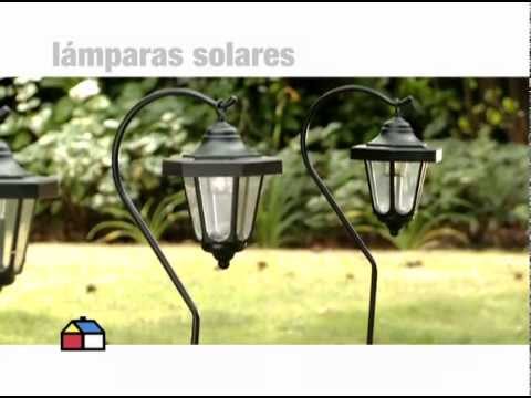 ¿Cómo se llaman las luces que se cargan con el sol?